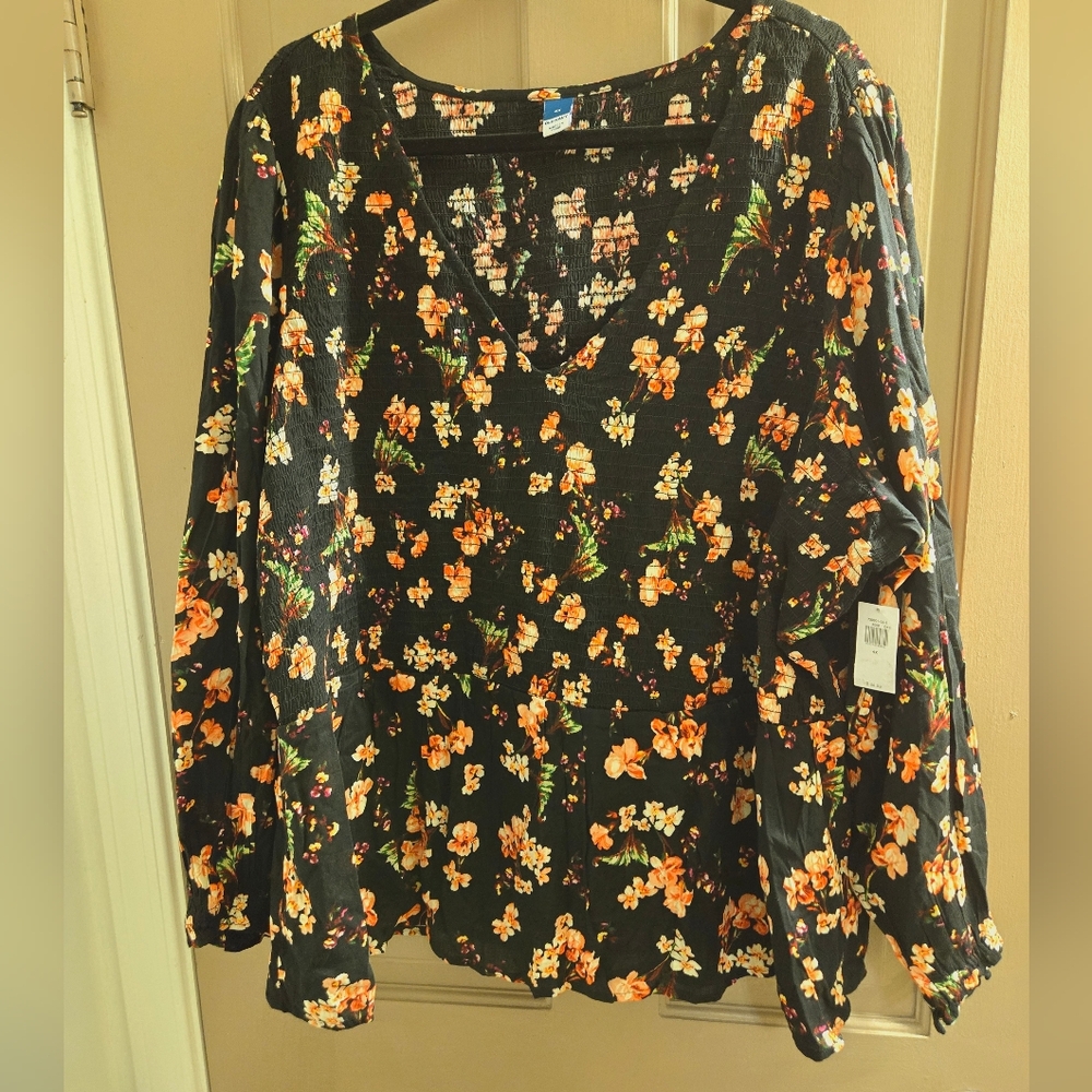 * New Old Navy 4x floral smocked top